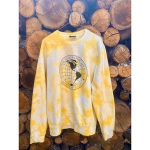 NATIONAL GEOGRAPHIC tie dye white and yellow pastel crewneck sweater size large